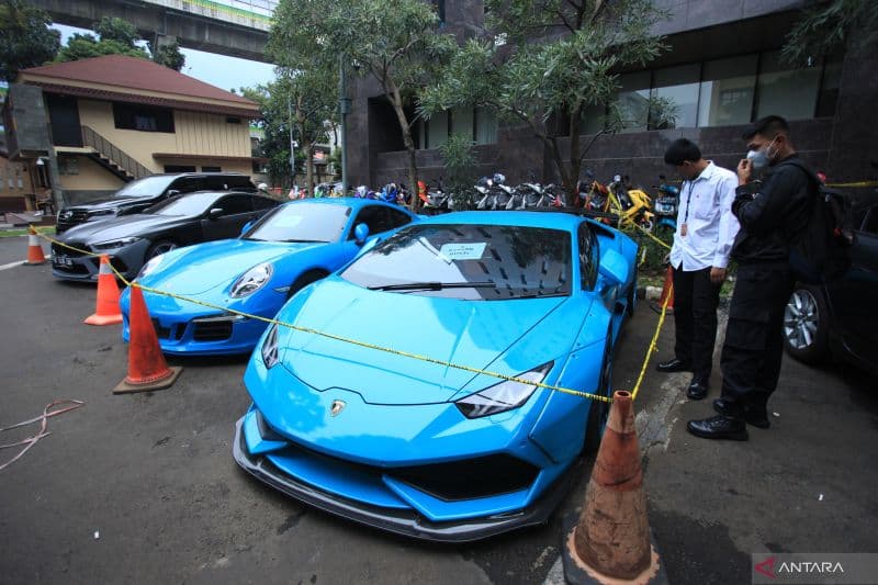 Ilustrasi berita NASIONAL: Ramai-ramai Terjebak Investasi Berkedok Robot Trading