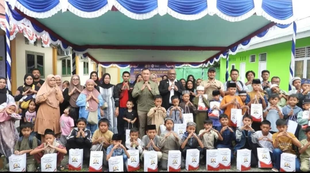 Foto Bersama Usai Kegiatan Sunat Masal