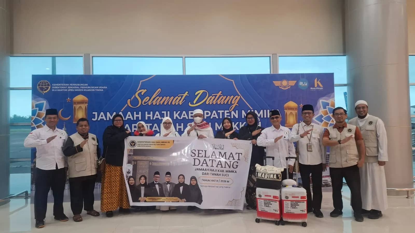 Jemaah haji asal Kabupaten Mimika yang tergabung dalam Kloter 29 UPG tiba di Bandara Mozes Kilangin Timika, Rabu (24/6) pagi.