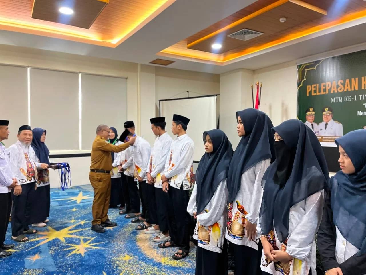 Ilustrasi berita Mimika: Lepas 40 Kafilah ke MTQ ke-1 Papua Tengah, Kontingen Mimika Targetkan Raih Juara Umum