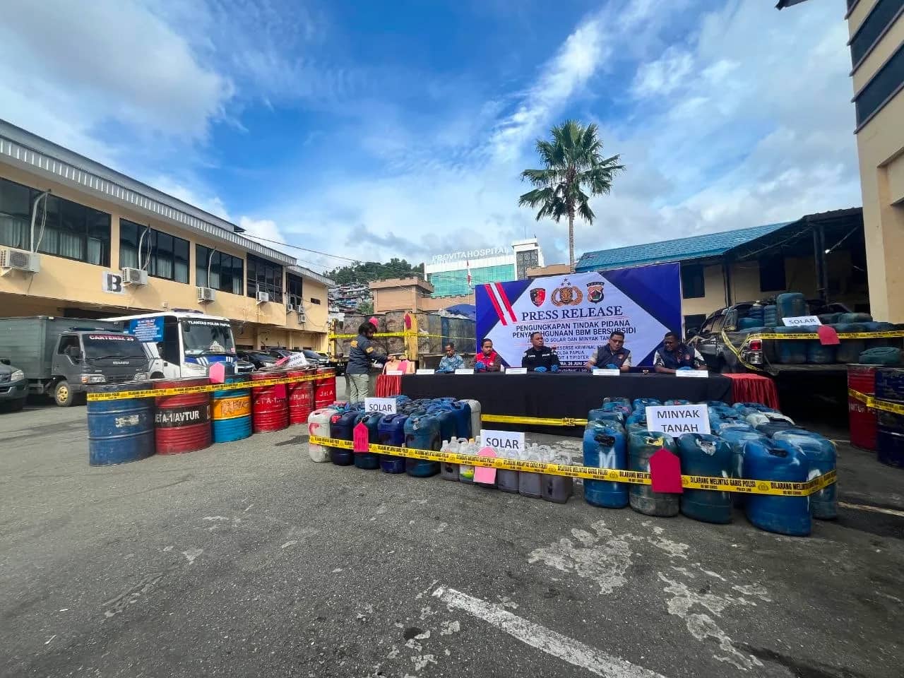 Ilustrasi berita JAYAPURA: Polda Papua Bongkar Penimbunan BBM Subsidi di Jayapura, Ribuan Liter Solar dan Minyak Tanah Disita