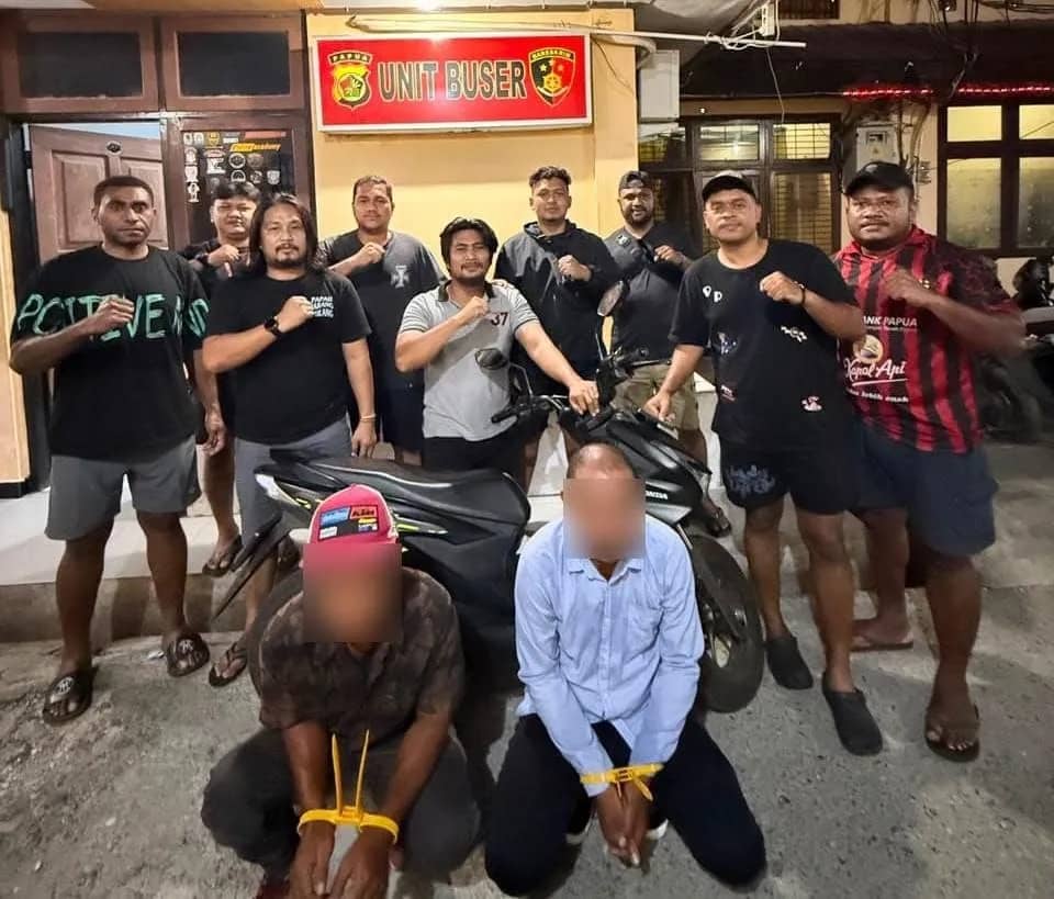Pelaku dan barang bukti saat diamankan
