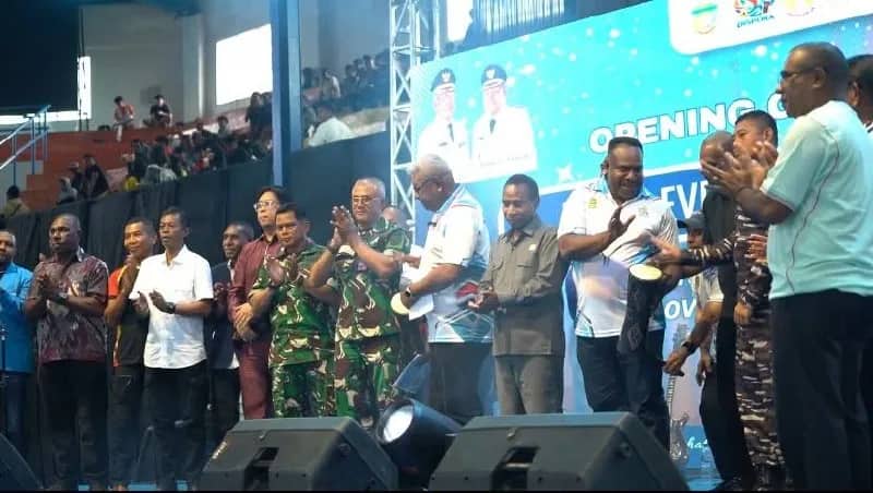 Ilustrasi berita Mimika: Kejuaraan Multi Event dan Single Event Tingkat Pelajar Mimika Resmi Dibuka, Bupati Rettob: Ajang Ini Jadi Pondasi Cetak Atlet Berprestasi