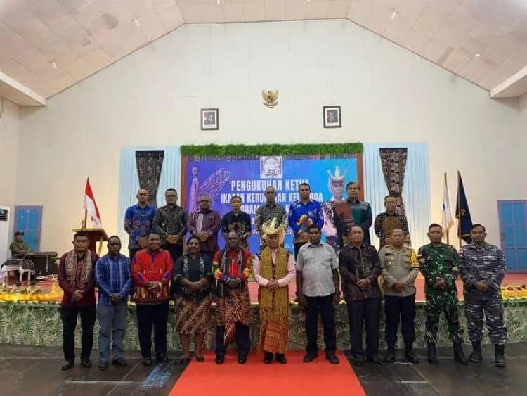 Ilustrasi berita Papua: Lambertus Leu Resmi Dikukuhkan sebagai Ketua Ikatan Kerukunan Keluarga Flobamorata Kabupaten Asmat
