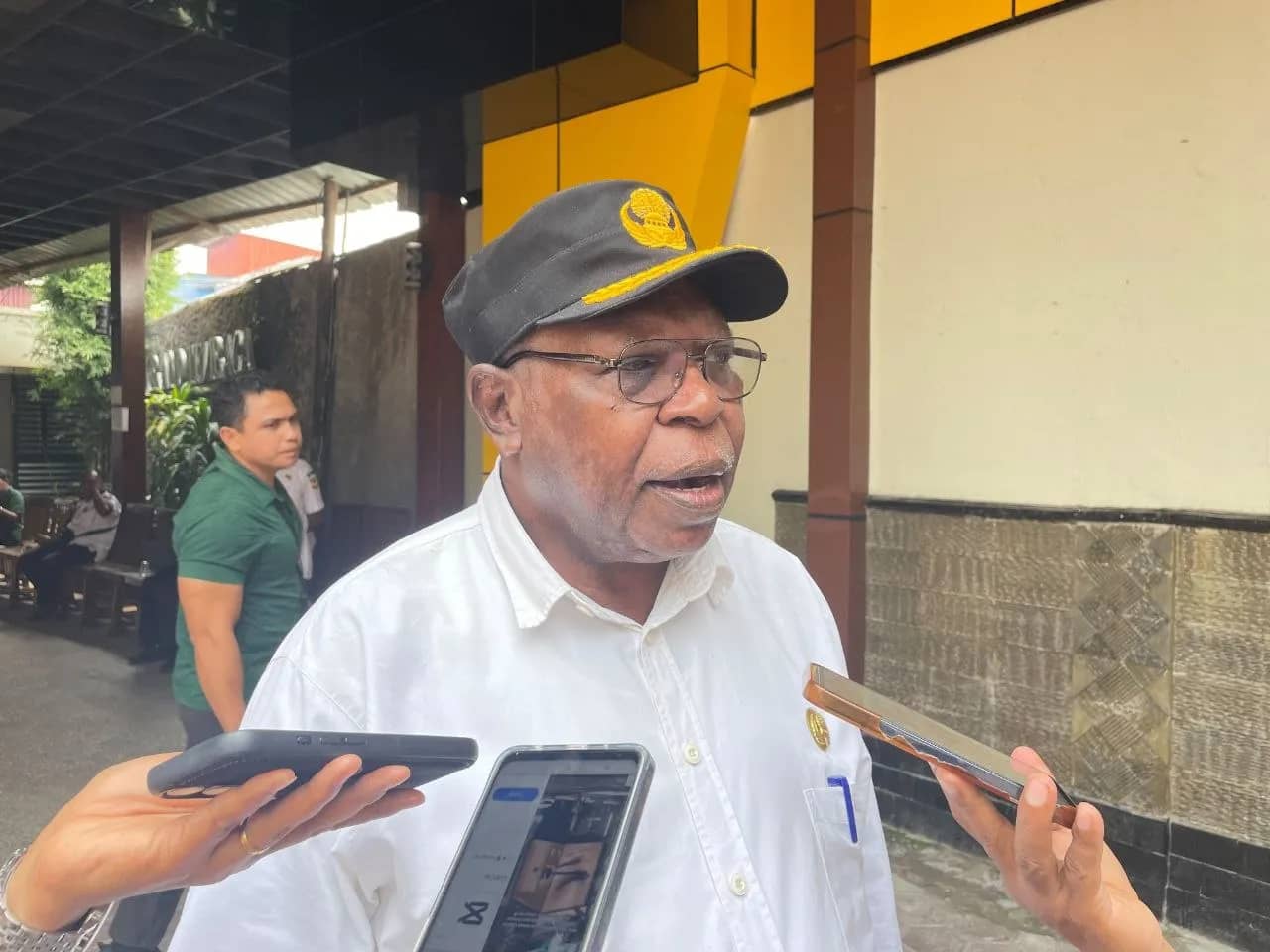 Plh Kepala BPBD Mimika, Fransiskus Bokeyau