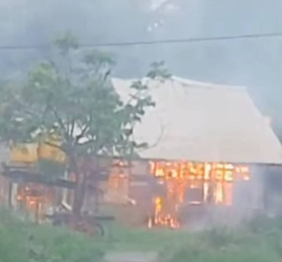 Barak milik Dinas Kesehatan Kabupaten Boven Digoel di Distrik Manggelum yang ikut dibakar oleh TPN PB pimpinan Dejang Haluka