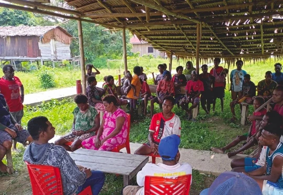 Masyarakat Kampung Wapu, Distrik Jita, Kabupaten Mimika, Papua Tengah saat menerima kunjungan Tim Monev Kesehatan YPMAK
