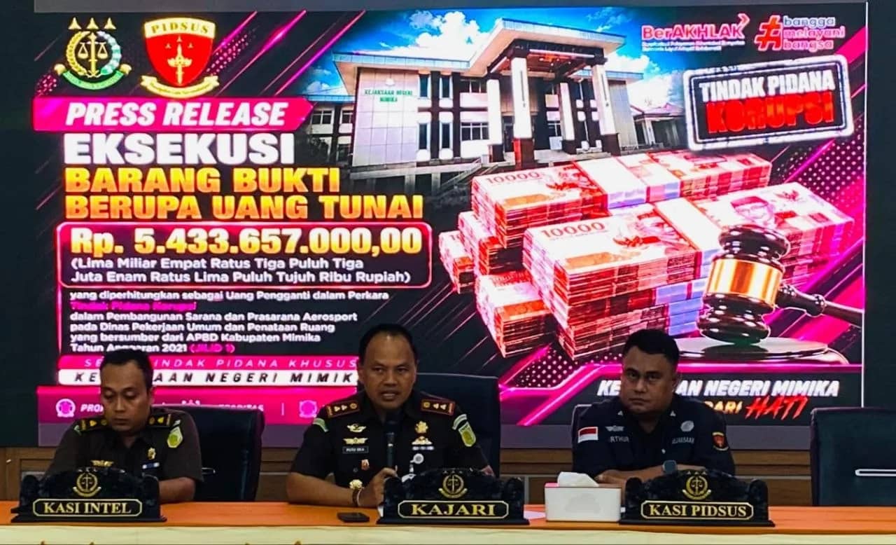 Press release yang digelar di Aula Kantor Kejari Mimika, Jalan Agimuga, Mile 32, Timika, Selasa (1/9).