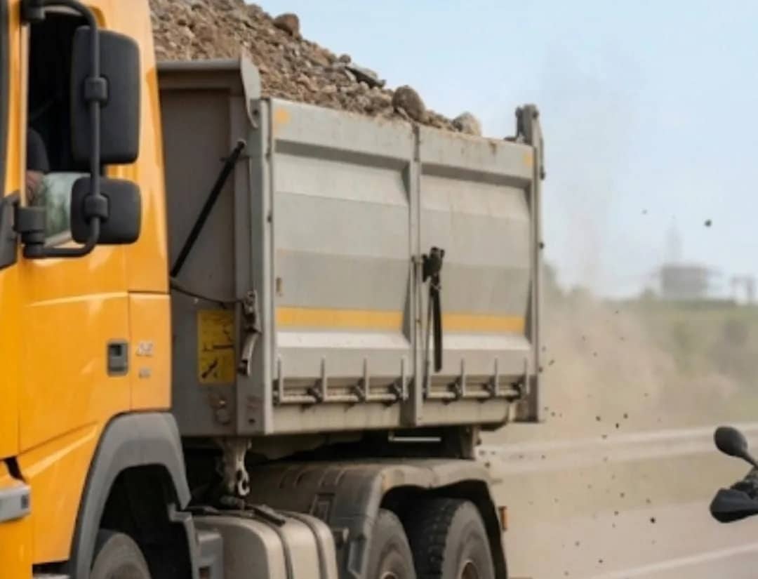Ilustrasi berita Mimika: Cegah Kecelakaan dan Jaga Kebersihan Jalan, Pemkab Mimika Wajibkan Truk Material Gunakan Terpal