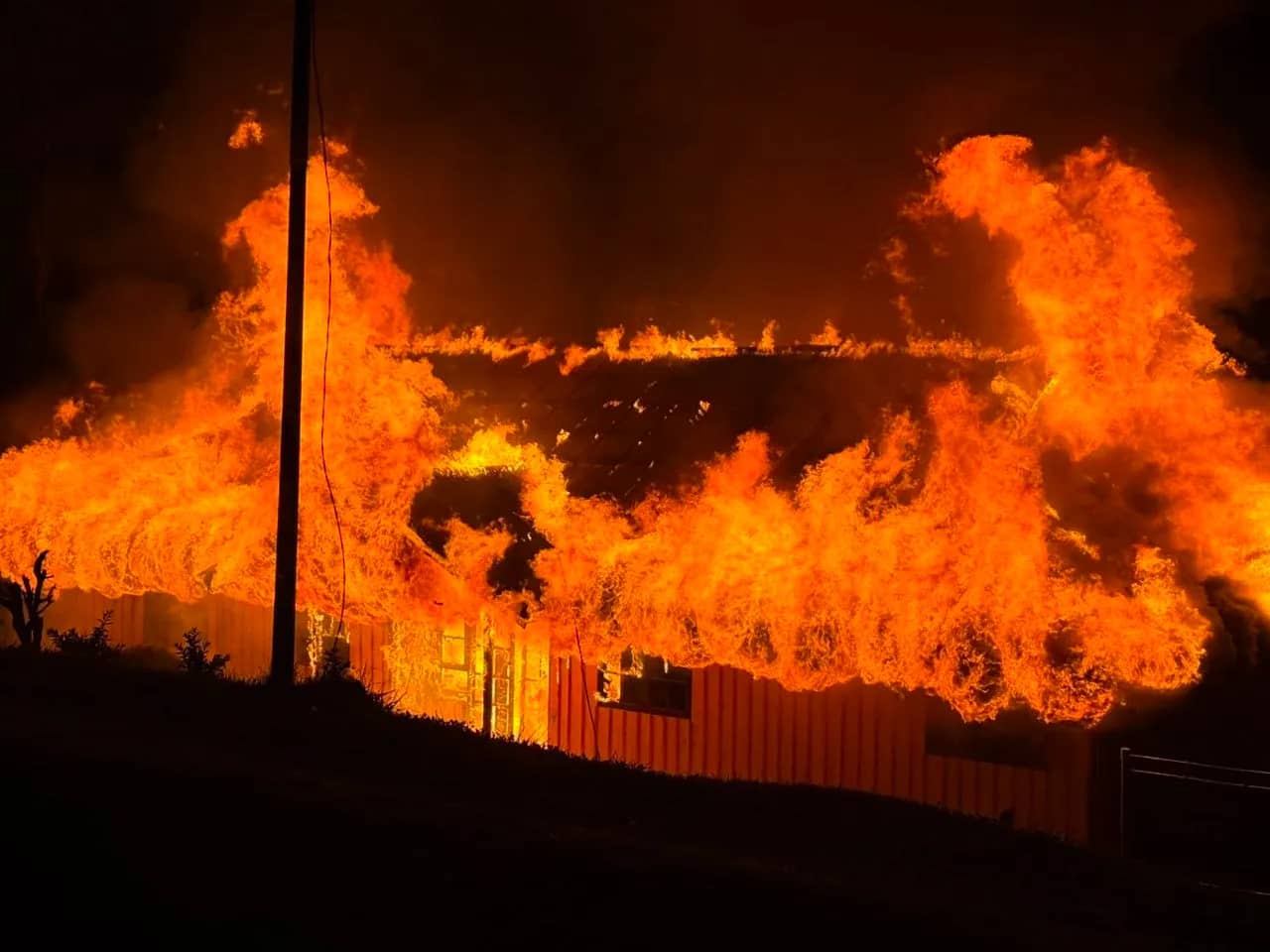 Kantor BPBD Puncak yang terbakar.
