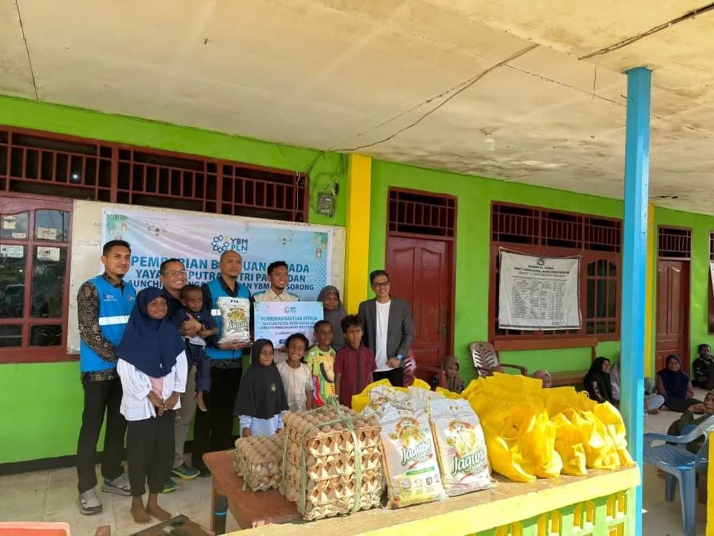 Ilustrasi berita Ekonomi: PLN Salurkan Bantuan Sembako dan Resmikan Program Pengajar Binaan di Panti Asuhan Al-Hijrah Sorong