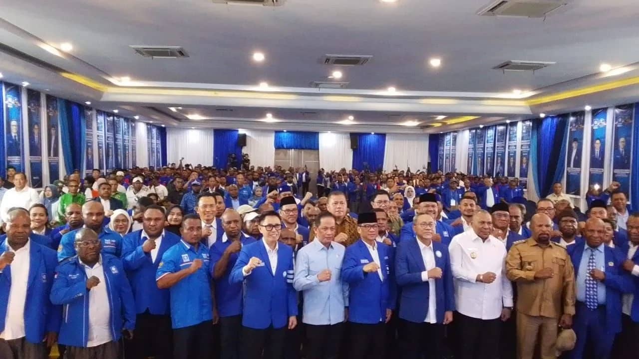 Ilustrasi berita JAYAPURA: 18 Ketua Umum PAN Zulkifli Hasan Lantik Pengurus PAN Se-Tanah Papua Raya, Minta Kader Papua Disiapkan ke DPR RI