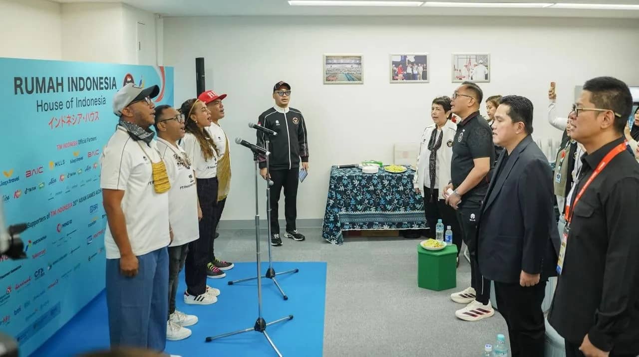 Nowela Mikhelia bersama musisi Papua lainnya, Bona Pascal, Nobo Idol dan Boii Soa Soa membawa budaya dan semangat Indonesia ke Asian Games Aichi-Nagoya 2026 di Jepang. Mengenakan aksesori khas Papua, para musisi membawakan sejumlah lagu nasional dan lagu asal Papua dalam peresmian Rumah Indonesia di Nagoya, Sabtu (19/9).