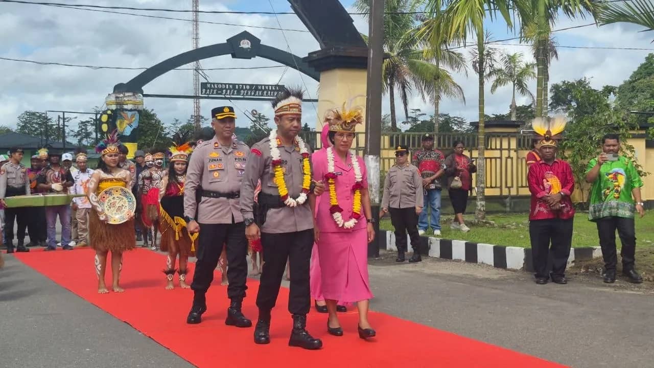 Ilustrasi berita Mimika: Keluarga Besar Polres Mimika Sambut Kapolres Baru, AKBP Alredo : Saya Siap Lanjutkan Program Pendahulu