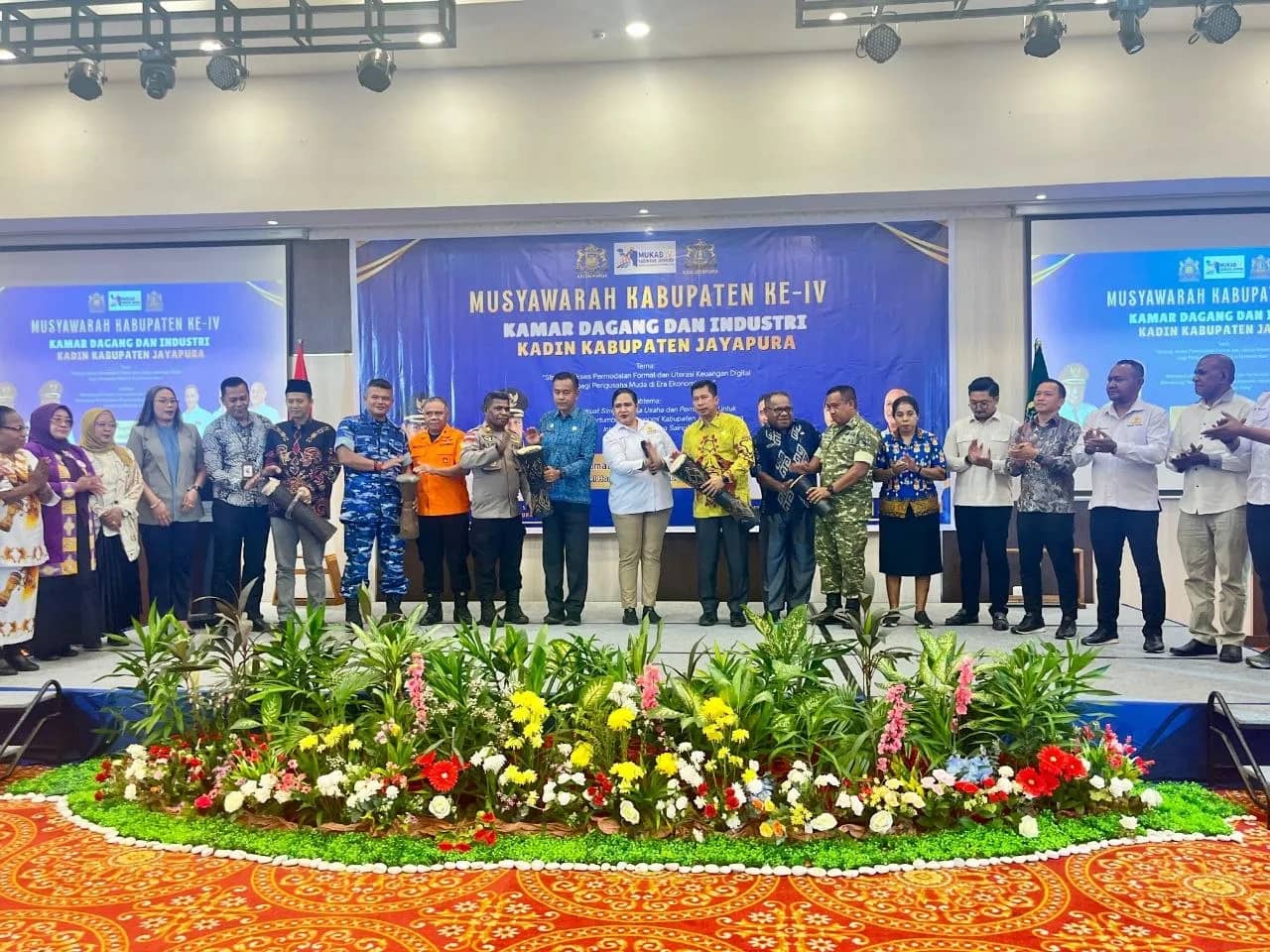 Ketua Kadin Provinsi Papua, Jecleana Joku bersama Forkopimda Kabupaten Jayapura saat pembukaan Musyawarah Kadin