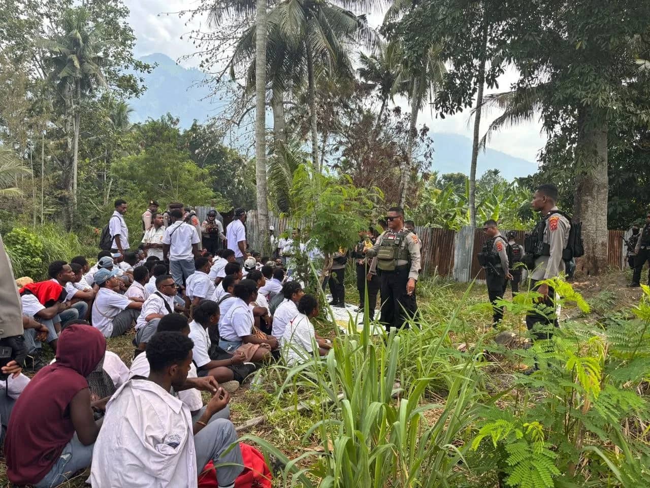 Ilustrasi berita JAYAPURA: Rencana Ikut Aksi Tolak MBG, 70 Pelajar di Jayapura Diamankan, Telepon Guru Minta Jemput di Kantor Polisi