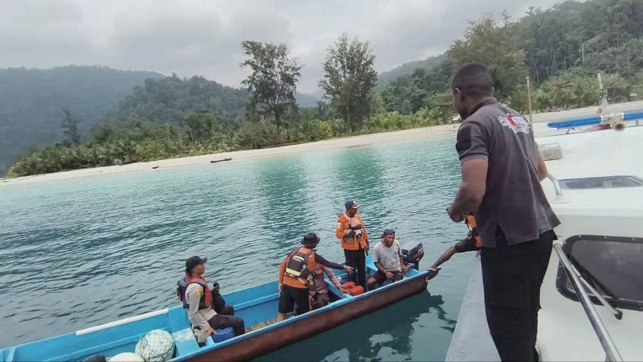 Ilustrasi berita Lingkungan: Speed Boat Rombongan KSDA Kaimana Tenggelam di Perairan Karawai, 7 Korban Berhasil Ditemukan