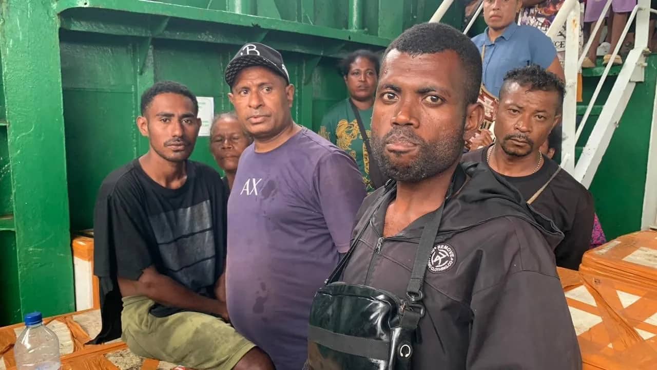 Lima korban speedboat rute Serui–Waropen yang sempat hilang selama enam hari ditemukan selamat setelah dievakuasi oleh KM Masirei di perairan Nabire, Sabtu (29/8/2026).