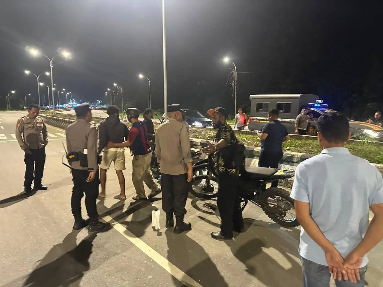 Patroli dialogis yang dilakukan Polsek Mimika Baru.