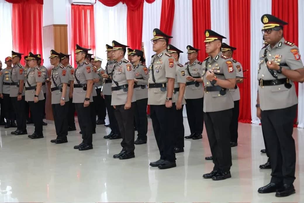 Kapolda Papua Irjen Pol. Patrige R. Renwarin saat memimpin serah terima pejabat utama dan 13 kapores di Polda Papua