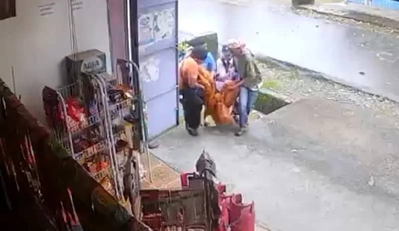 Ilustrasi berita Mimika: Terekam Kamera CCTV, Seorang Wanita Jadi Korban Aksi Penjambretan di SP 2 Timika