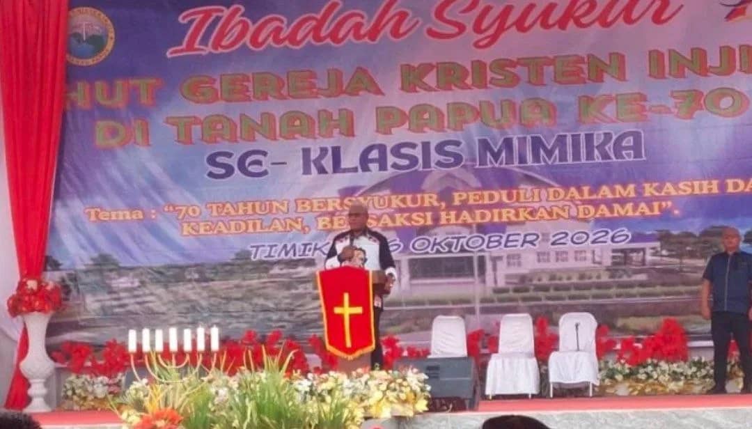 Bupati Mimika Johannes Rettob memberikan sambutan pada peringatan HUT ke-70 GKI di Tanah Papua