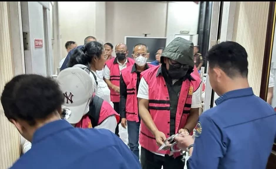 Kejaksaan Tinggi (Kejati) Papua resmi menetapkan dan menahan empat mantan pejabat Perum Bulog sebagai tersangka dalam kasus dugaan tindak pidana korupsi penjualan Cadangan Beras Pemerintah (CBP) di Bulog Wamena,