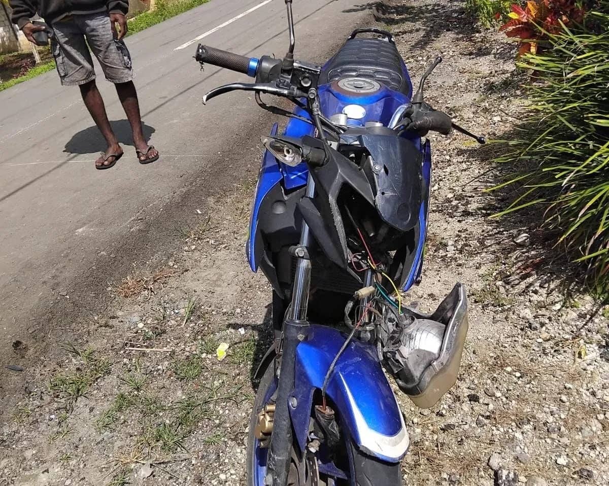 Tampak Sepeda Motor yang menabrak anak kecil di Kemtuk Gresi Kabupaten Jayapura