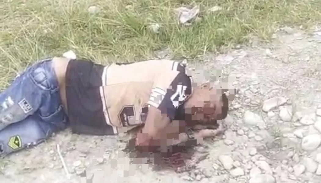 Korban saat ditemukan tergeletak di lapangan Pasar Swadaya (Lama), Jalan Yos Sudarso Timika, Senin (7/9).