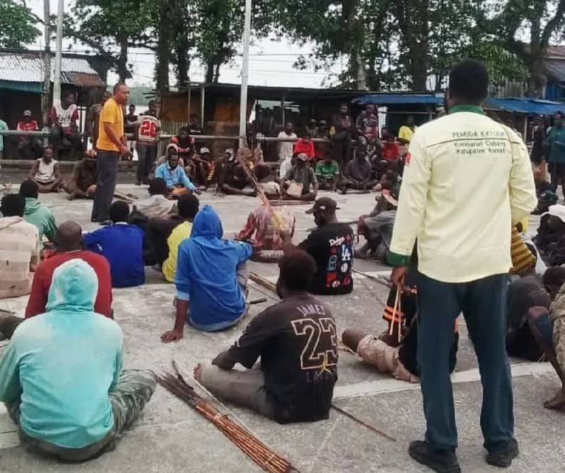 Ilustrasi berita Papua: Gagal Sampaikan Aspirasi Saat Kunjungan Gubernur Papua Selatan, Dua Kelompok Warga Terlibat Bentrok di Kota Agats
