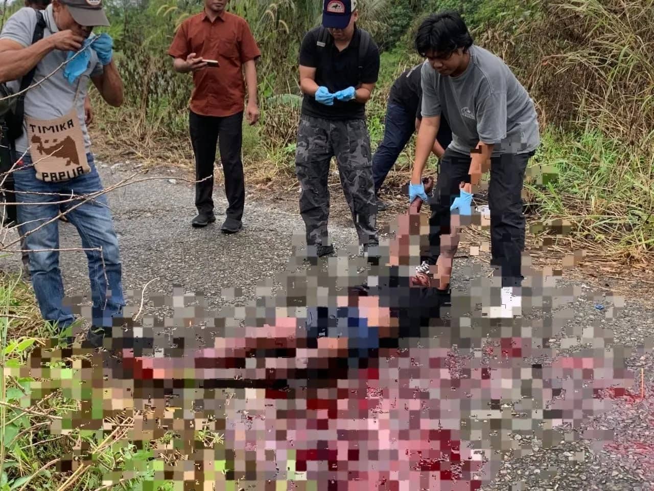 Korban saat ditemukan tergeletak bersimbah darah.
