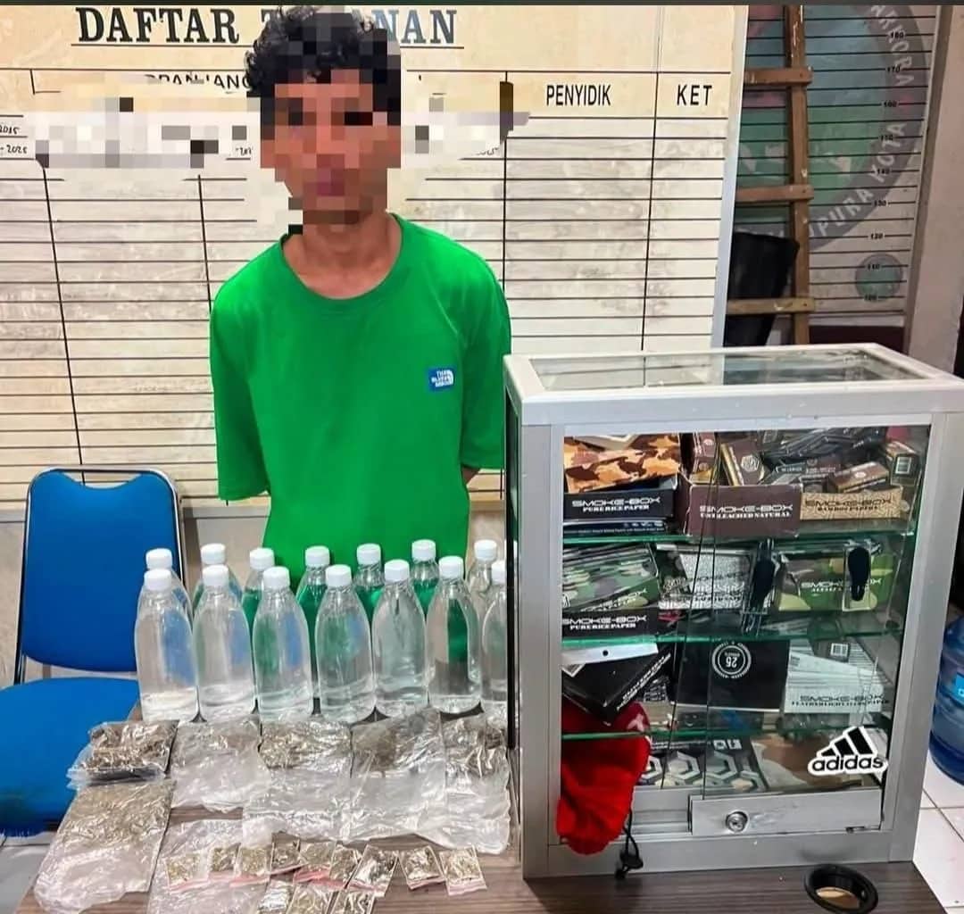 Ilustrasi berita JAYAPURA: Gerebek Rental PlayStation di Entrop, Polisi Sita Ganja 93,72 Gram dan Arak Bali