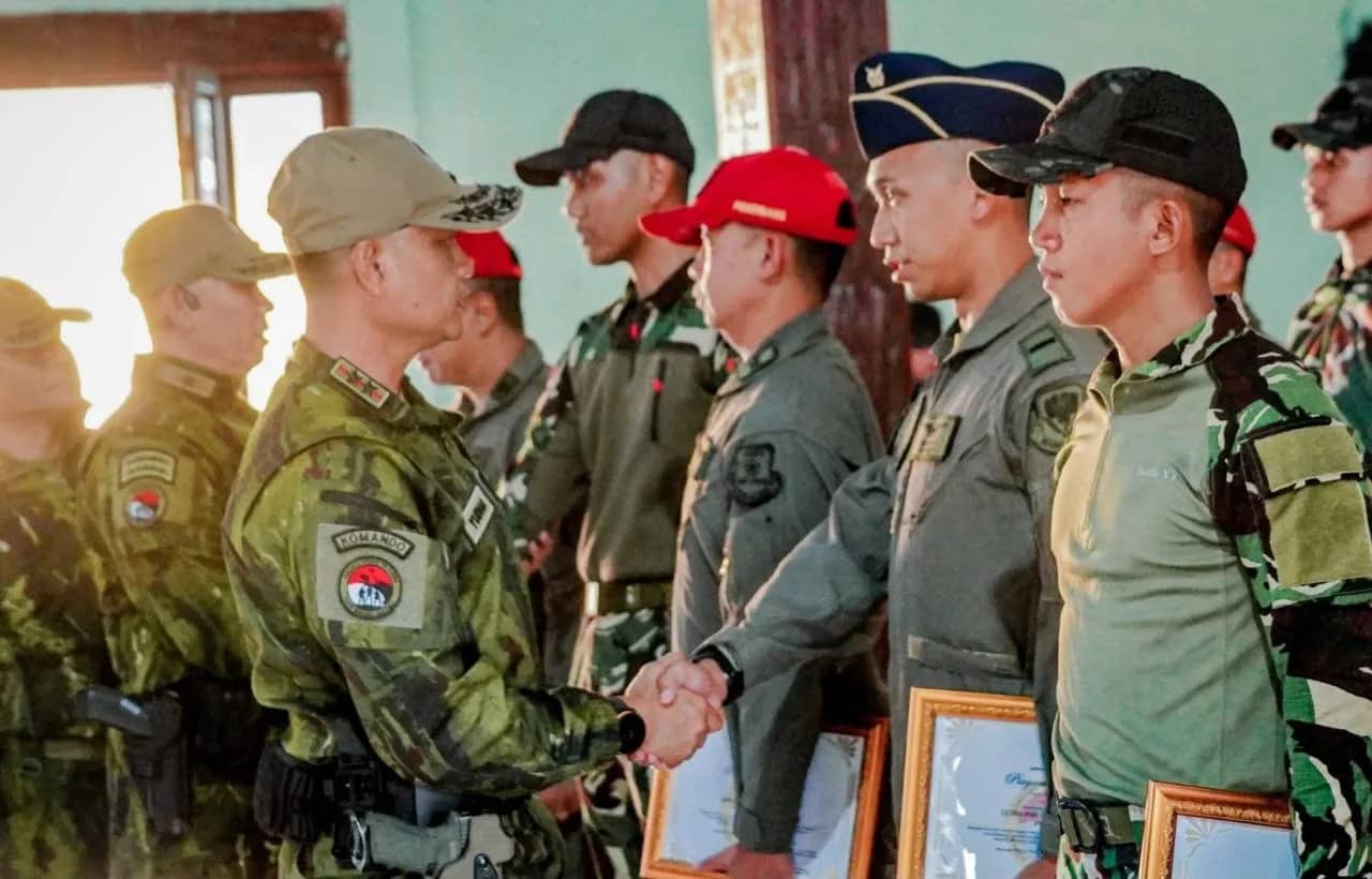 Ilustrasi berita Mimika: Pangkoops TNI Habema Serahkan Penghargaan kepada Prajurit dan Unsur Pendukung Operasi Kemanusiaan di Yahukimo