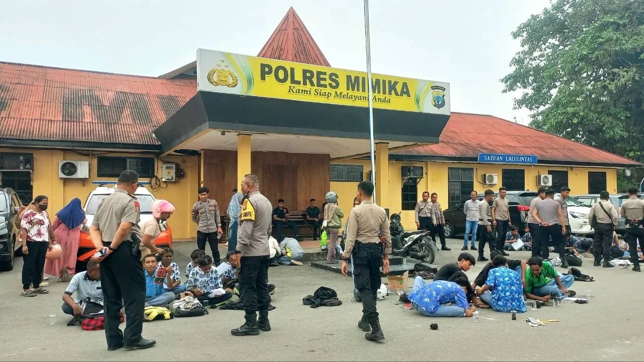 Para pelajar saat diamankan polisi