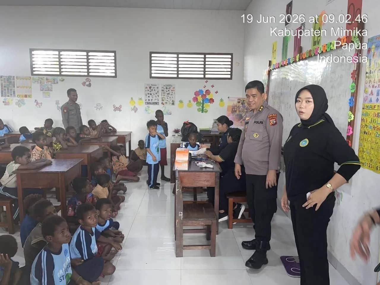 Ilustrasi berita Mimika: Sambut Hari Bhayangkara ke-80, Biddokkes Polda Papua Tengah Jemput Bola Layani Kesehatan Anak-anak Pomako