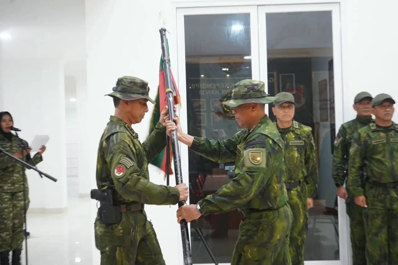 Upacara alih Komando dan Pengendalian (Kodal) operasi dalam negeri Satgas Yonif 133/Yudha Sakti dari Kodam XVII/Cenderawasih kepada Kodam XXIX/Mambruk di Markas Komando Gabungan Wilayah Pertahanan (Makogabwilhan) III, Mile 32, Distrik Kuala Kencana, Kabupaten Mimika, Papua Tengah, Selasa (20/10).