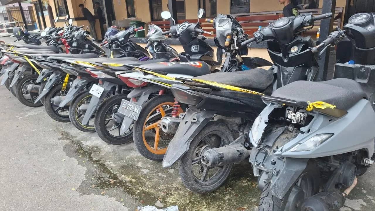 Sejumlah barang bukti sepeda motor yang diamankan dari para pelaku Curanmor.