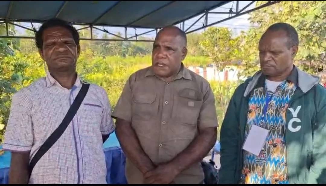 Erinus Newegalen, Yan Tinal dan Pdt Anton Uamang.