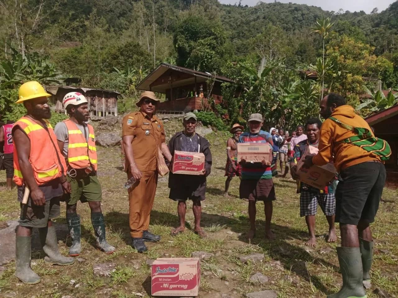Ilustrasi berita Mimika: Longsor di Tsinga, Bupati Mimika Perintahkan Kirim Bantuan, Dua Flight Logistik Tiba di TKP