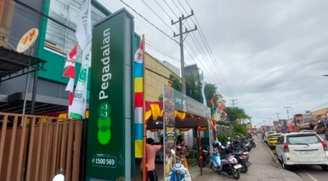 Kantor Cabang PT Pegadaian Timika beralamat di Jalan Hasanuddin, Kelurahan Inauga, Timika