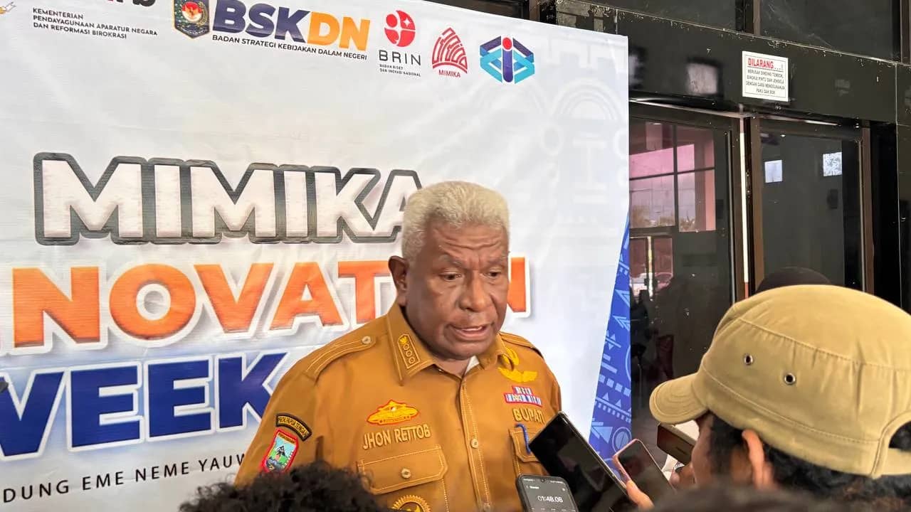 Bupati Mimika Johannes Rettob