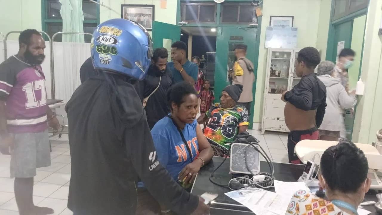 Tampak para korban saat mendapatkan perawatan medis.