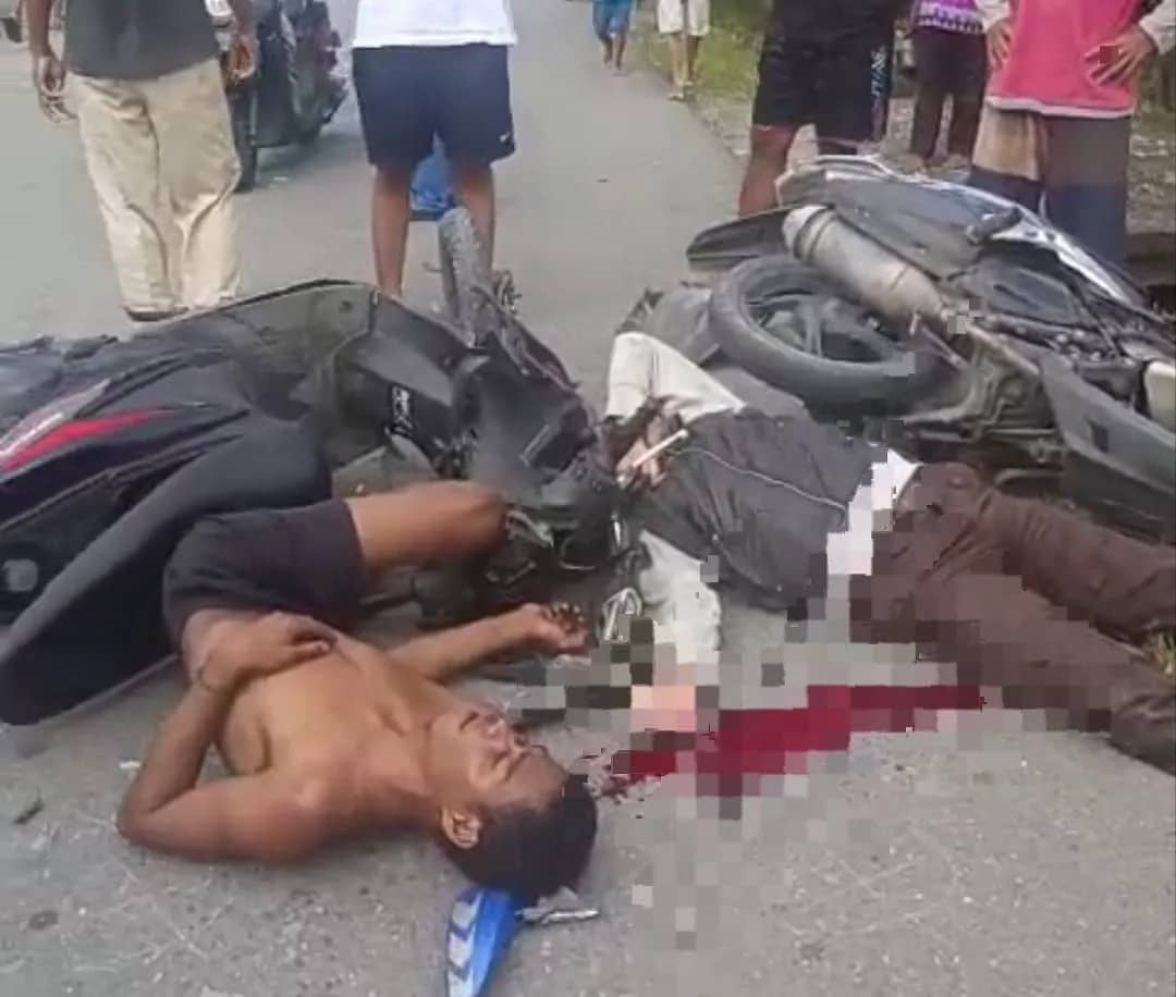 Tampak kejadian kecelakaan lalu lintas di Jalan Duku SP 2 Kelurahan Timika Jaya, Rabu (17/6).