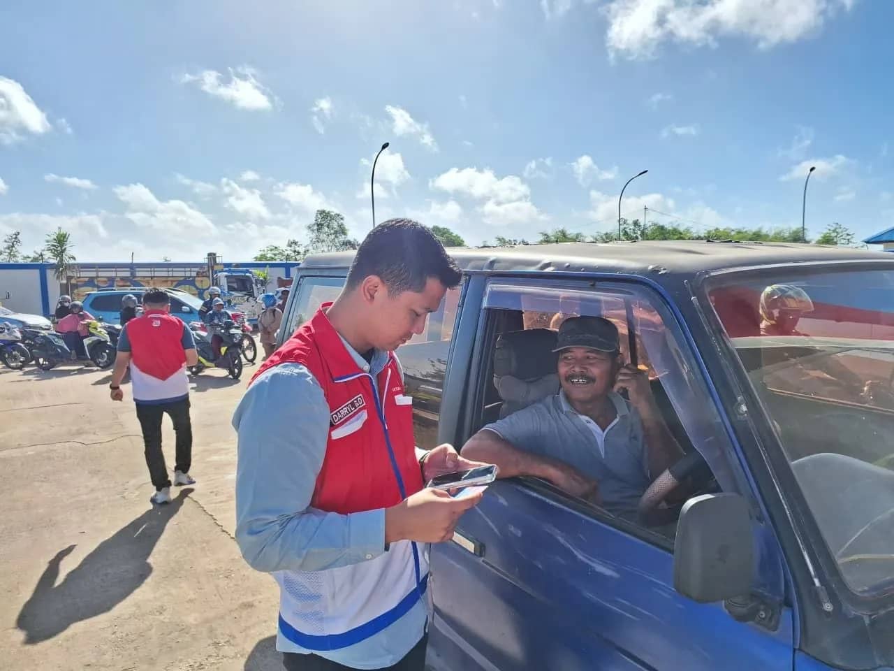 Tampak petugas sedang melakukan Sidak terhadap mobil pikap