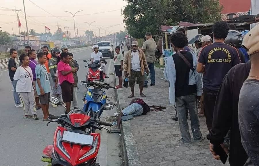Korban tergeletak bersimbah darah di jalan poros SP 3