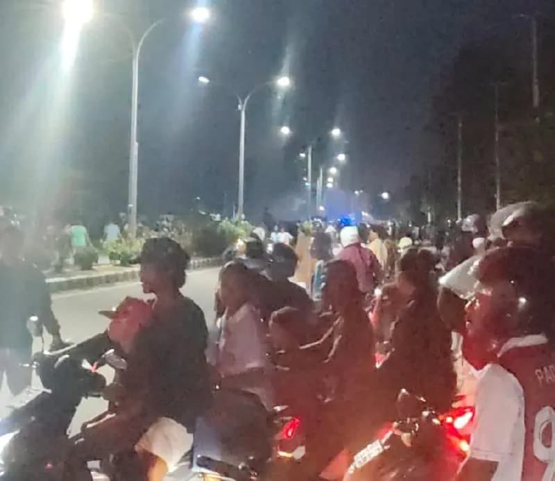 Ilustrasi berita Mimika: Dua Kelompok Pemuda Terlibat Aksi Saling Lempar Batu di SP II Timika, Berawal dari Perselisihan di Kios