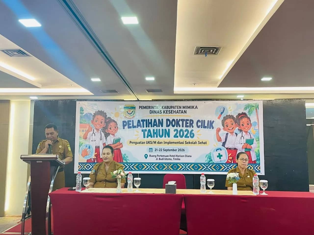 Kepala Dinas Kesehatan Kabupaten Mimika, Godfried Maturbongs saat memberikan sambutan