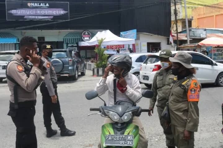Ilustrasi berita Mimika: Polres Mimika Berlakukan Sanksi Bagi Warga yang Melanggar : Tegur atau Pushup