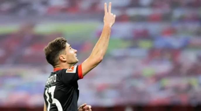 Ilustrasi berita Olahraga: Bayer Leverkusen Cetak Kemenangan Berkat Dwigol Lucas Alario