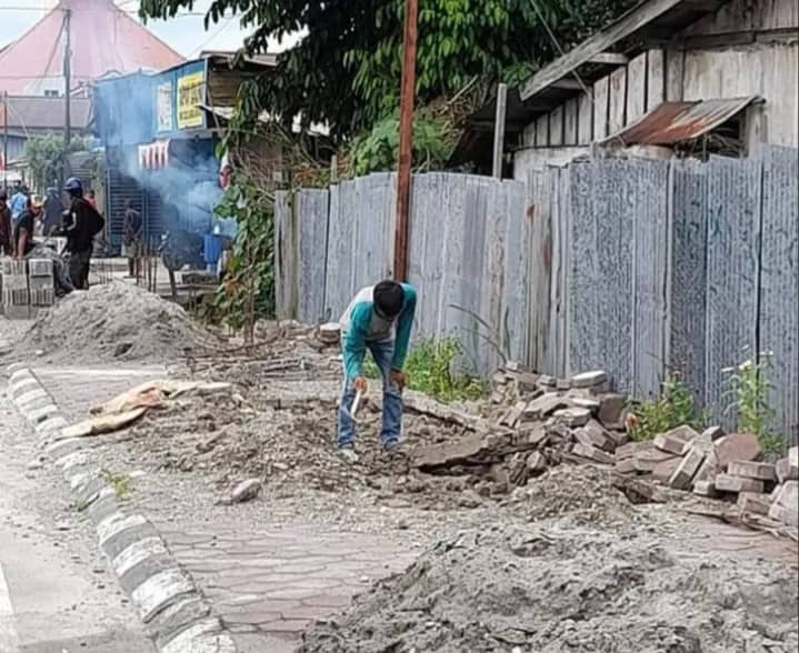 Ilustrasi berita Mimika: Setelah Disorot, Kontraktor Kembalikan Fungsi Trotoar Jalan Cenderawasih